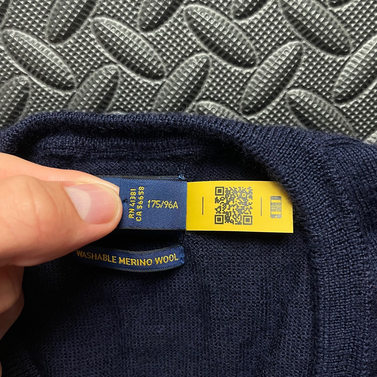 Ralph Lauren Navy V-Neck Jumper / Merino Wool | Men’s Classic Fit M / 3676